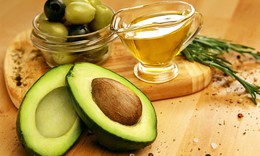 Người bị thoát vị đĩa đệm nên ăn 4 nhóm thực phẩm chống viêm hỗ trợ phục hồi