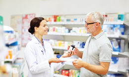 Người cao tuổi có nên uống vitamin tổng hợp?