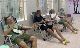 Nhiều người Nga hiến máu tình nguyện ở Khánh Hòa