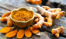 Gợi &#253; 4 c&#225;ch sử dụng nghệ để hỗ trợ giảm c&#226;n