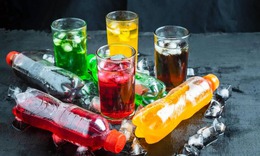 Sức khỏe ảnh hưởng nghiêm trọng như thế nào khi uống quá nhiều nước ngọt ngày nắng nóng?