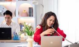 Tóc bạc, rụng sớm ở người trẻ: Dấu hiệu cảnh báo rối loạn nội sinh