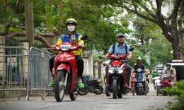 Xe máy leo vỉa hè: Trường hợp nào không mất cả tháng lương?