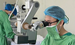 Ca mổ kỹ thuật cao cứu đ&#244;i mắt cho bệnh nh&#226;n mắc glaucoma
