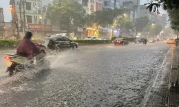 Khẩn cấp cảnh báo mưa dông rất lớn ở nhiều khu vực do khối khí nóng và lạnh giao tranh