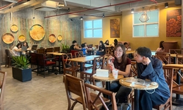 Ngồi chơi ở qu&#225;n c&#224; ph&#234; c&#243; cần &#39;giữ trật tự&#39;?