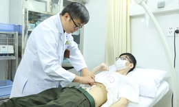 Thanh niên 19 tuổi bị teo cơ, dạ dày sa xuống vùng mào chậu, hẹp môn vị do thức khuya, nghiện game