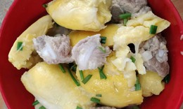 Sầu riêng hầm xương: Người thích thú, người e ngại lùi xa