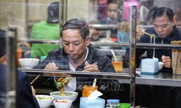 Giá thực phẩm, rau xanh tăng nhẹ, các quán kinh doanh ăn uống giữ giá ổn định