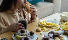 6 cách ăn uống để hạn chế suy thận ở người trẻ