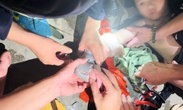Cắt ống thoát nước cứu bé trai bị kẹt tay ở bể bơi