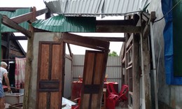 Trận lốc xoáy 1 phút càn quét hàng chục ngôi nhà ở Hà Tĩnh