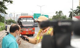 CSGT H&#224; Nội giăng &#39;gọng k&#236;m&#39; hai đầu Thủ đ&#244;, xe kh&#225;ch, limousine vi phạm kh&#243; tho&#225;t