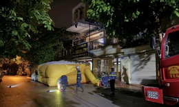 Cứu người phụ nữ có ý định nhảy từ tầng 3 xuống đất