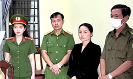 Bắt nữ gi&#225;m đốc sản xuất lượng lớn cao trị xương khớp, thảo dược trị bệnh dạ d&#224;y... giả