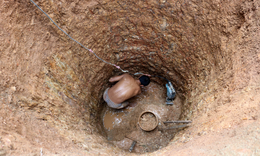 Người đ&#224;n &#244;ng sống s&#243;t thần kỳ sau khi bị x&#224; beng đ&#226;m xuy&#234;n dọc th&#226;n người