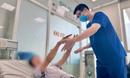 Thợ x&#226;y nguy kịch v&#236; sốc nhiệt sau ng&#224;y l&#224;m việc ngo&#224;i trời nắng n&#243;ng