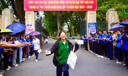 Sĩ tử Hà Nội vỡ òa cảm xúc sau khi hoàn thành kỳ thi vào lớp 10