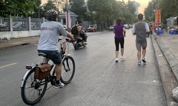 Sau 50 tuổi nên đạp xe hay đi bộ?