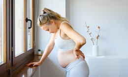 6 mẹo an to&#224;n gi&#250;p giảm đau lưng khi mang thai