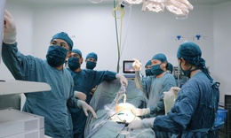 2 BVĐK tuyến tỉnh phối hợp phẫu thuật đặt catheter m&#224;ng bụng cho bệnh nh&#226;n suy thận mạn