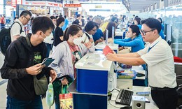 H&#224;ng trăm chuyến bay bị hủy, tỷ lệ đ&#250;ng giờ của ng&#224;nh h&#224;ng kh&#244;ng giảm mạnh
