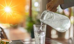 Uống đủ 2 l&#237;t nước mỗi ng&#224;y c&#243; 6 lợi &#237;ch v&#224;ng cho sức khỏe