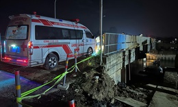 T&#236;m thấy nạn nh&#226;n cuối c&#249;ng trong vụ &#244; t&#244; t&#244;ng hai xe m&#225;y rơi xuống s&#244;ng ở Nghệ An