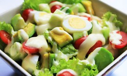 Cách làm nước sốt từ quả bơ giúp ngon miệng mà không nạp nhiều calo