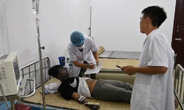 Qu&#226;n y đảo Sơn Ca cứu ngư d&#226;n bị thuỷ đậu giai đoạn to&#224;n ph&#225;t, nốt phỏng rải r&#225;c to&#224;n th&#226;n