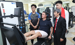 Y học thể thao tại Việt Nam g&#243;p phần gi&#250;p d&#224;n huyền thoại Ngoại hạng Anh giữ phong độ