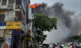 Hà Nội: Nhanh chóng dập tắt đám cháy trên đường Giải Phóng