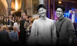 X&#243;t xa tang lễ nơi xứ người của cặp song sinh 23 tuổi, gia đ&#236;nh chỉ c&#243; thể xem tang lễ qua m&#224;n h&#236;nh