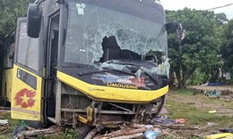 Giây phút xe khách lật kinh hoàng: Nhiều tiếng la hét, kêu cứu, có người bị hất văng ra ngoài