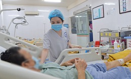 Uống nước đường để chữa bệnh đ&#225;i th&#225;o đường, một phụ nữ nguy kịch