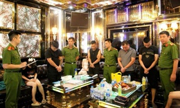 Ph&#225; ổ ma t&#250;y trong qu&#225;n karaoke hạng sang, khởi tố 20 đối tượng