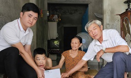 Tấm lòng bạn đọc Báo Sức khỏe và Đời sống đến với hoàn cảnh mẹ già chăm con bại liệt ở Huế