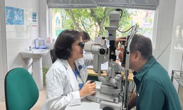 Mờ mắt ở người cao tuổi kh&#244;ng chỉ l&#224; l&#227;o h&#243;a, đừng chủ quan!