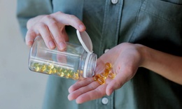 Bổ sung omega-3 thế nào để giảm khô, mỏi mắt do nhìn màn hình nhiều giờ?
