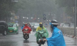 Miền Bắc, miền Trung mưa dông mạnh