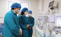 Nhiều trẻ sinh non, cực non th&#225;ng được cứu sống kỳ diệu