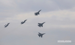 Mãn nhãn ‘Hổ mang chúa’ Su-30MK2 bay qua Quảng trường Ba Đình, sẵn sàng cho đại lễ Quốc khánh
