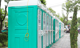 Đi vệ sinh ở đ&#226;u khi xem diễu binh, diễu h&#224;nh?