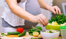 [Infographic] Những thực phẩm c&#243; thể khiến sữa mẹ kh&#244;ng c&#242;n &#39;l&#224;nh&#39; với b&#233;