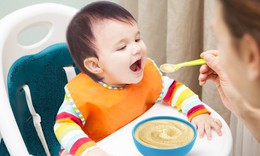 Nuôi con bằng sữa mẹ: Khi nào nên ngừng hoặc tạm dừng cho bé bú?