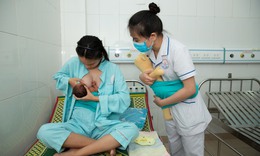 Nâng cao kiến thức thực hành nuôi con bằng sữa mẹ cho bà mẹ vùng dân tộc thiểu số