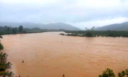Mưa lớn gây ngập sâu, bản Rào Tre bị cô lập