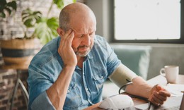 Thời tiết nắng n&#243;ng: Cẩn thận cơn tăng huyết &#225;p cấp t&#237;nh
