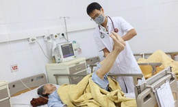 Cụ bà 73 tuổi bị đột quỵ não cấp khi đang đi du lịch
