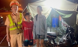 Hai chị em đi xe đạp điện từ Thanh Hóa ra Hà Nội để xem diễu binh, diễu hành kỷ niệm Quốc khánh 2/9